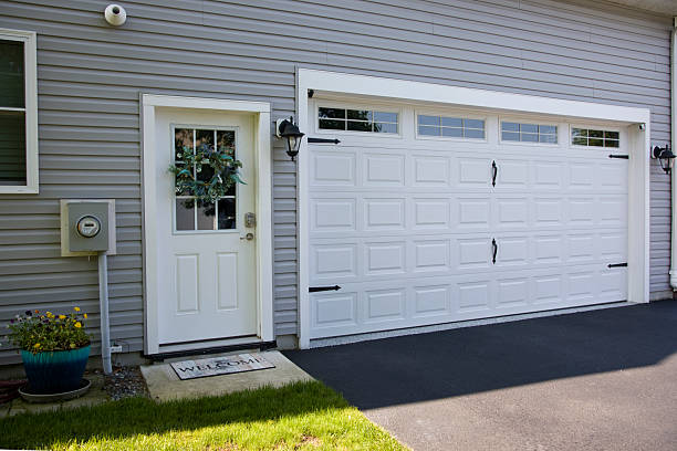 24/7 Emergency Garage Door Panel Replacement experts in Platteville, WI